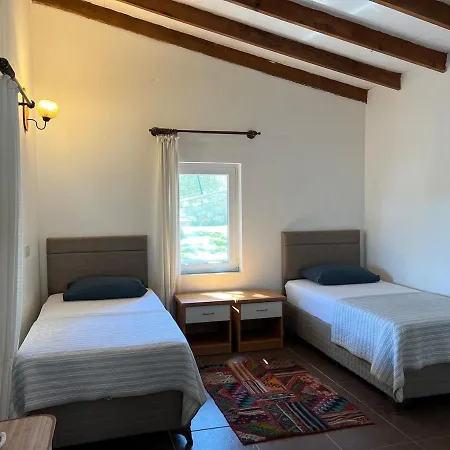 Ferienhaus Karaincirevleri Muestakil Tas Ev